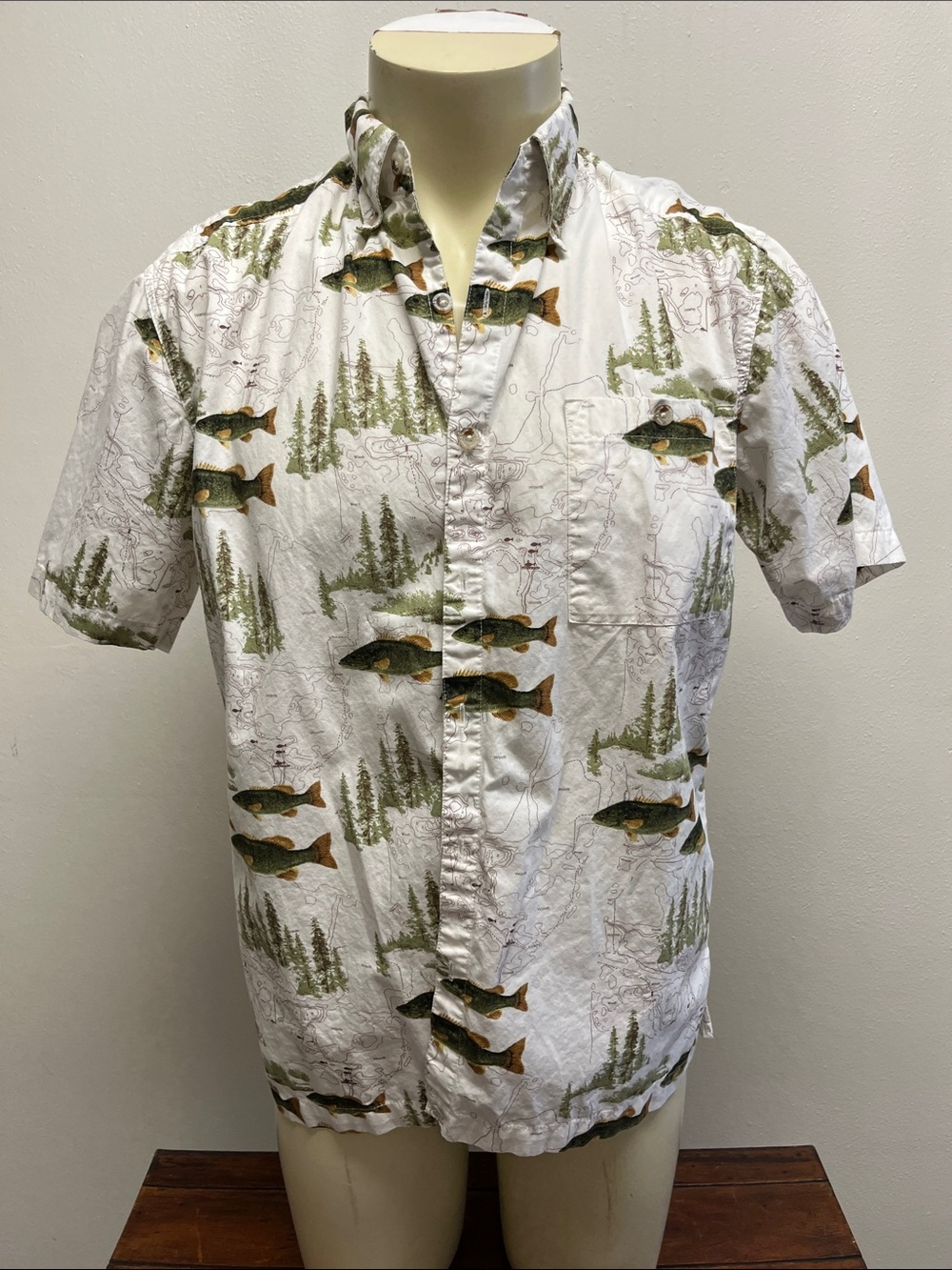 Hook and Tackle Men's Short-Sleeve Button Up Shirt Fishing Theme Pattern Size M